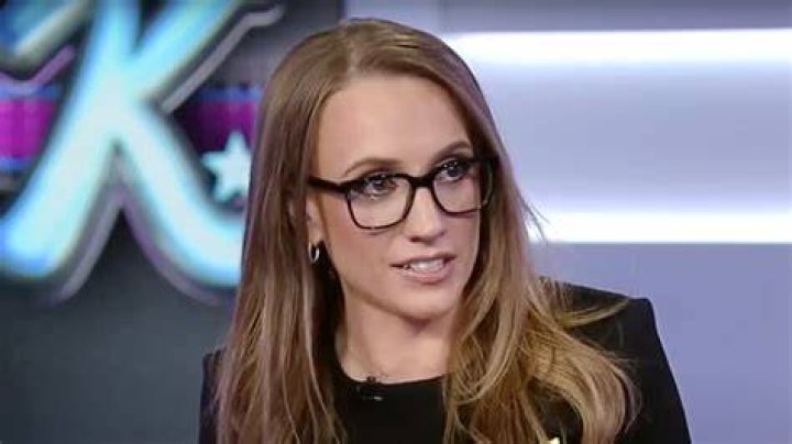 Kat Timpf's bio age, height, salary, net worth, husband, assault (2022)